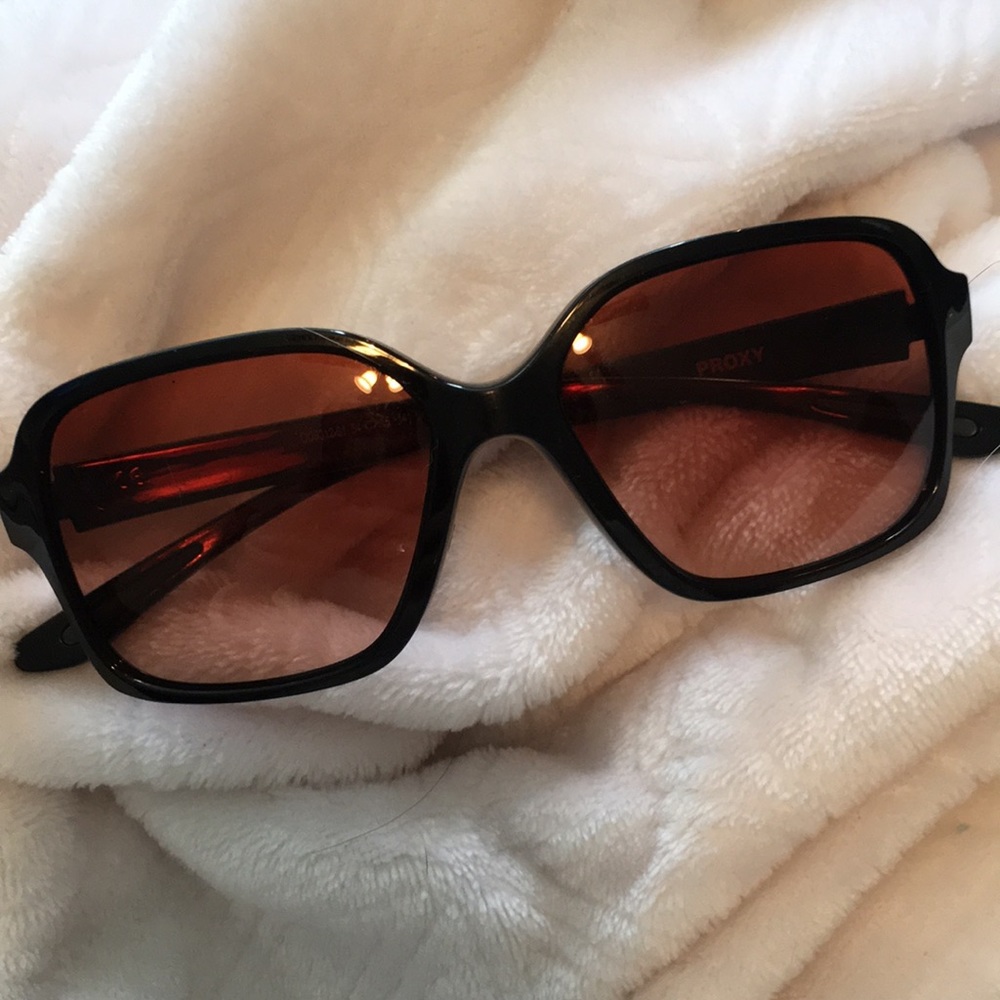 Oakley Women’s Sunglasses Black & Brown